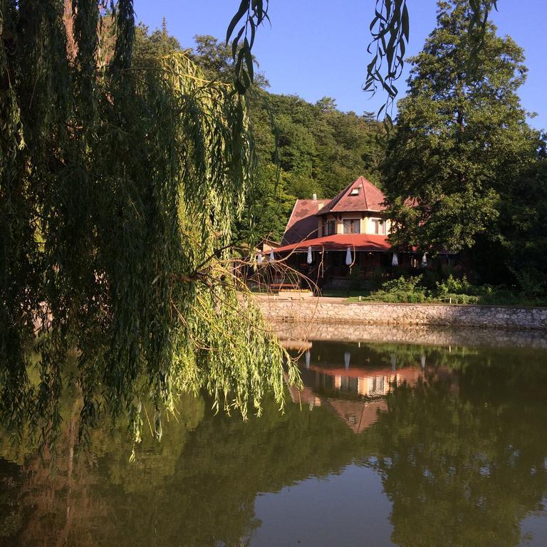 נושבאי Hotel Sikfokut מראה חיצוני תמונה