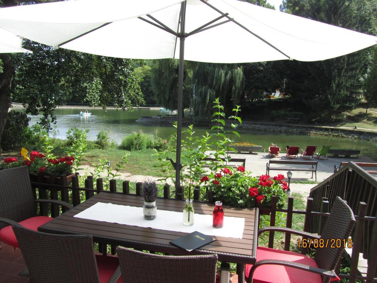 נושבאי Hotel Sikfokut מראה חיצוני תמונה